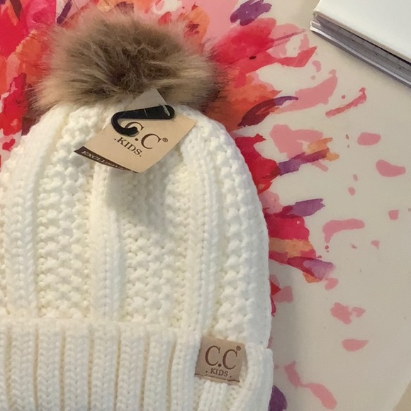NWT Pom Kids Ivory and Beige Hat - Picture 1 of 4